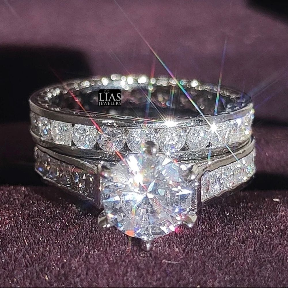 New 18k white gold wedding ring set